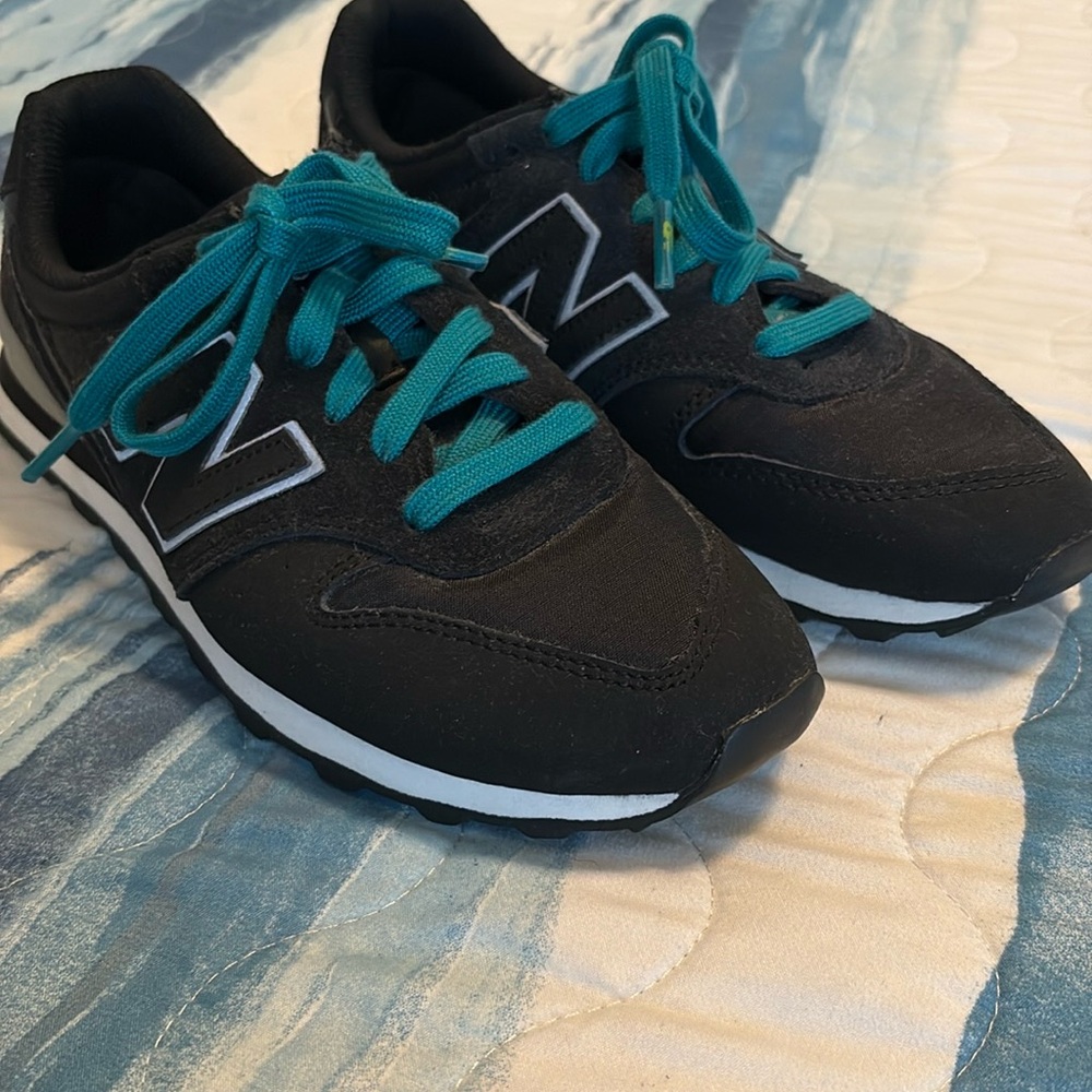 NEW BALANCE ! FIGS! Black Sneakers with Teal Laces